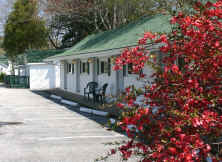 motel-exterior.jpg (499983 bytes)